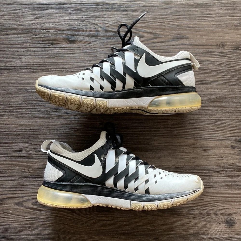 Nike Air Max Shoes - Picture 2 of 5